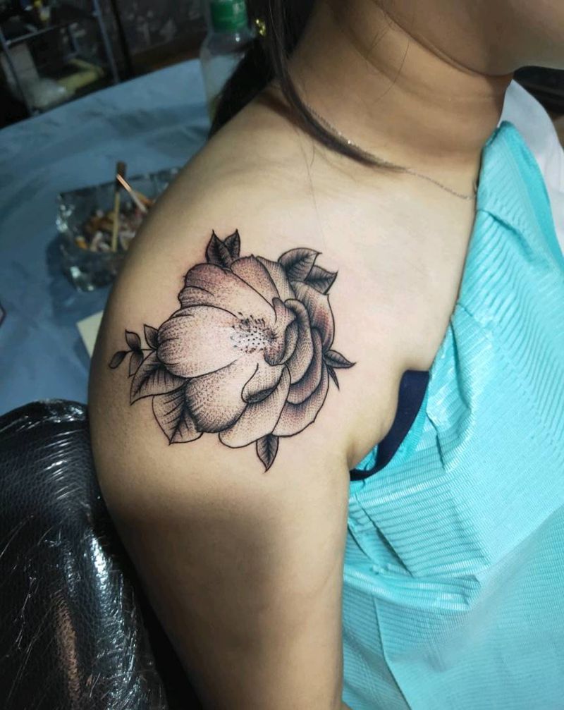 点刺素花纹身图片_肩部点刺纹身图案