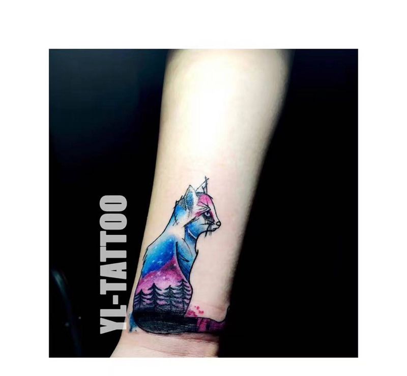星空猫纹身图片_清新手臂成品动物纹身图案