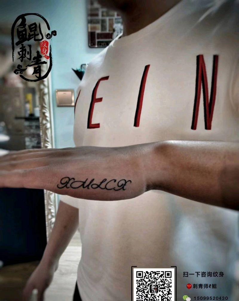 英文纹身图片_手部花体字纹身图案