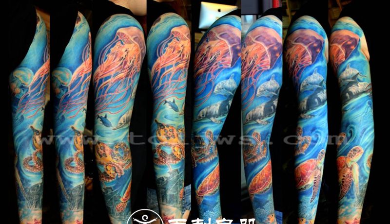 海底世界~纹身图片_手臂欧美写实海底世界海豚纹身图案