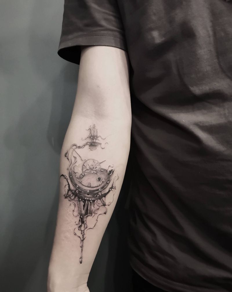 钟表纹身图片_手臂欧美写实纹身图案