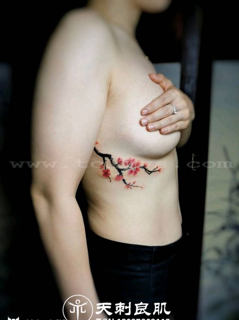 情侣纹身—喜上眉梢纹身图片_胸部腹部欧美写实新传统喜鹊梅花纹身图案