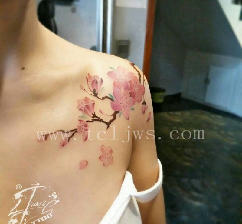 梅花纹身图纹身图片_肩部胸部传统植物原创培训新疆成品纹身图案