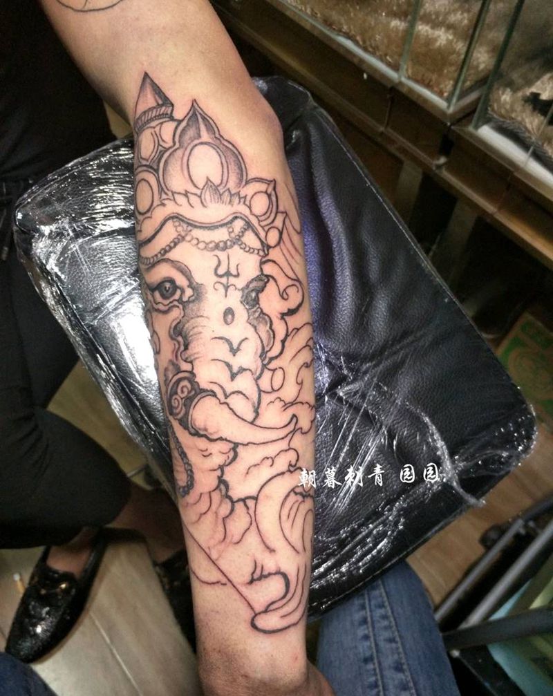 半成纹身图片