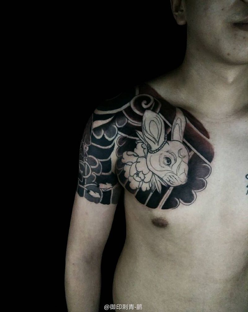 半胛纹身图片_手臂胸部老传统纹身图案