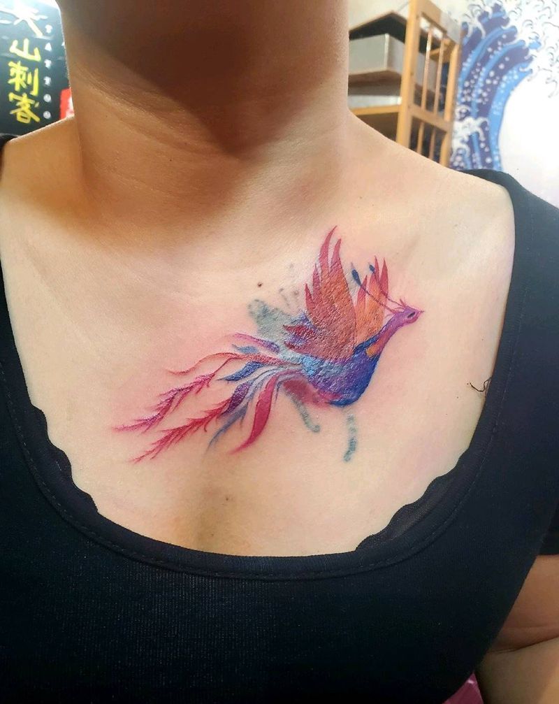 水彩凤凰纹身图片_胸部水彩凤凰纹身图案