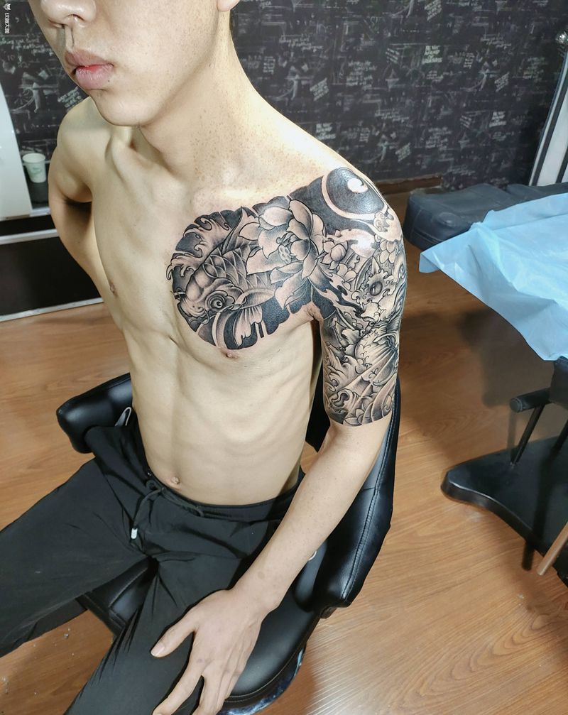 半胛纹身图片_手臂胸部新传统纹身图案