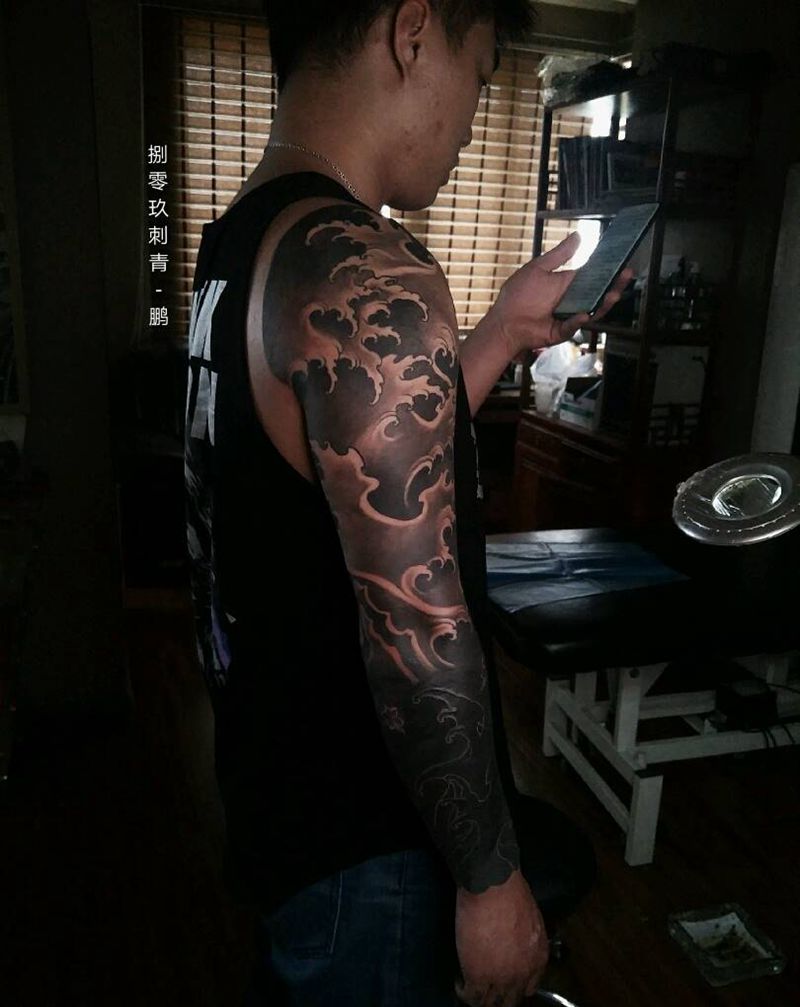 花臂水浪纹身图片_手臂纹身图案