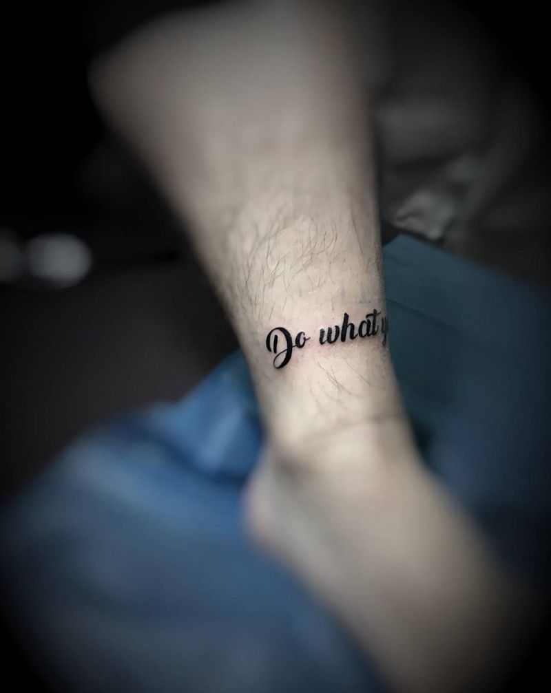 脚踝字母纹身图片