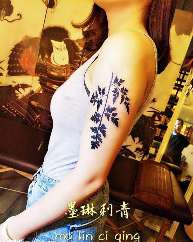 一支叶纹身图片