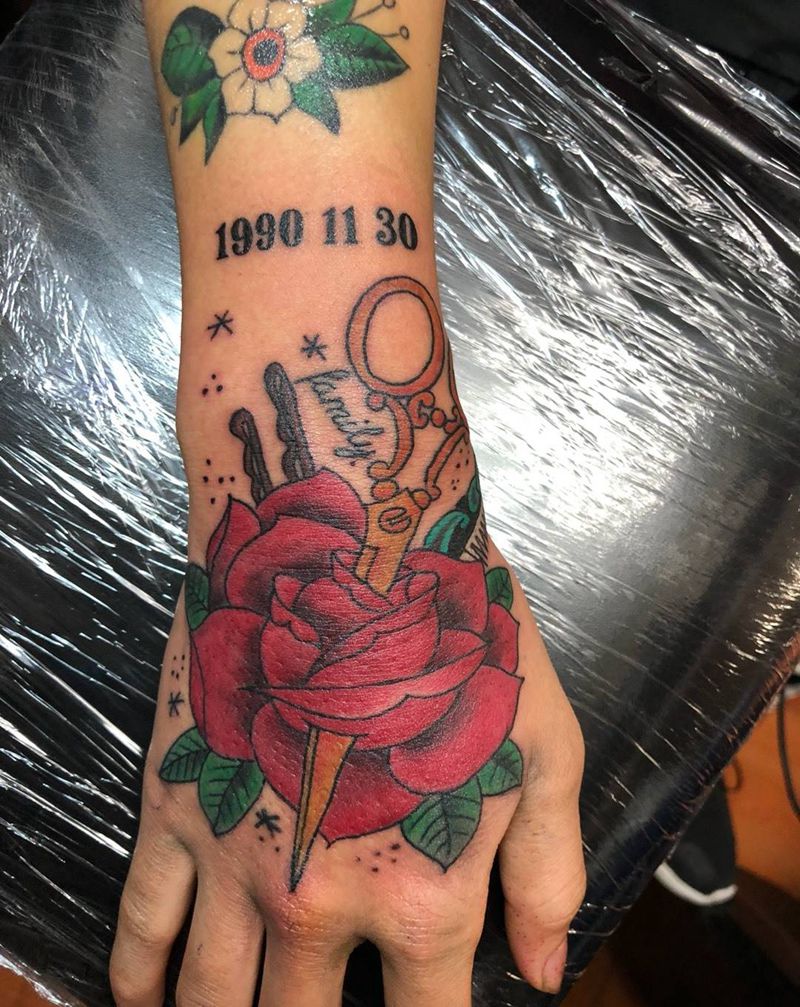 玫瑰剪刀，old school纹身图片