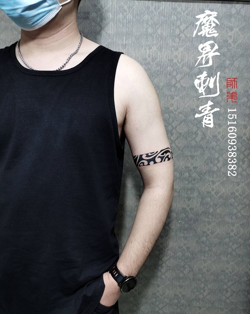 图腾臂环纹身图片_手臂图腾臂环图腾臂环大臂臂环纹身图案