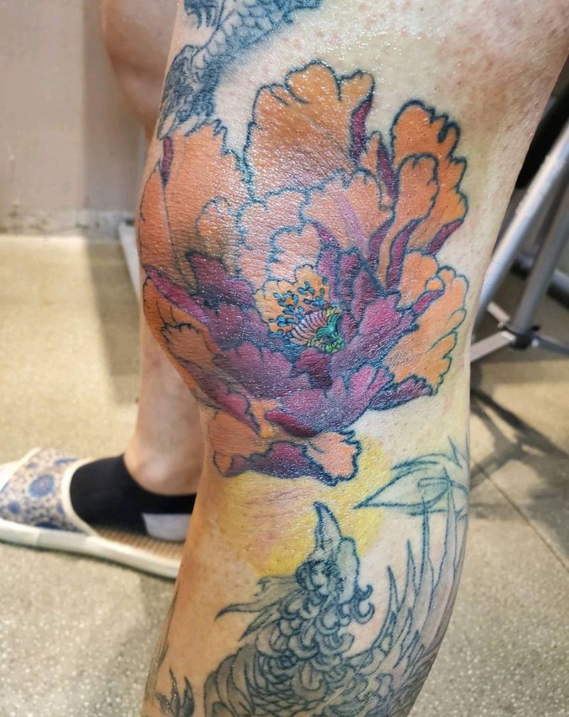 彩色牡丹纹身图片_腿部新传统纹身图案