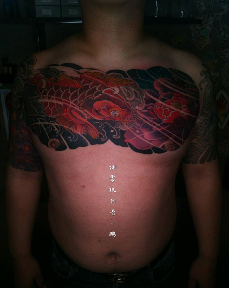 鲤鱼牡丹花胸纹身图片_胸部新传统纹身图案