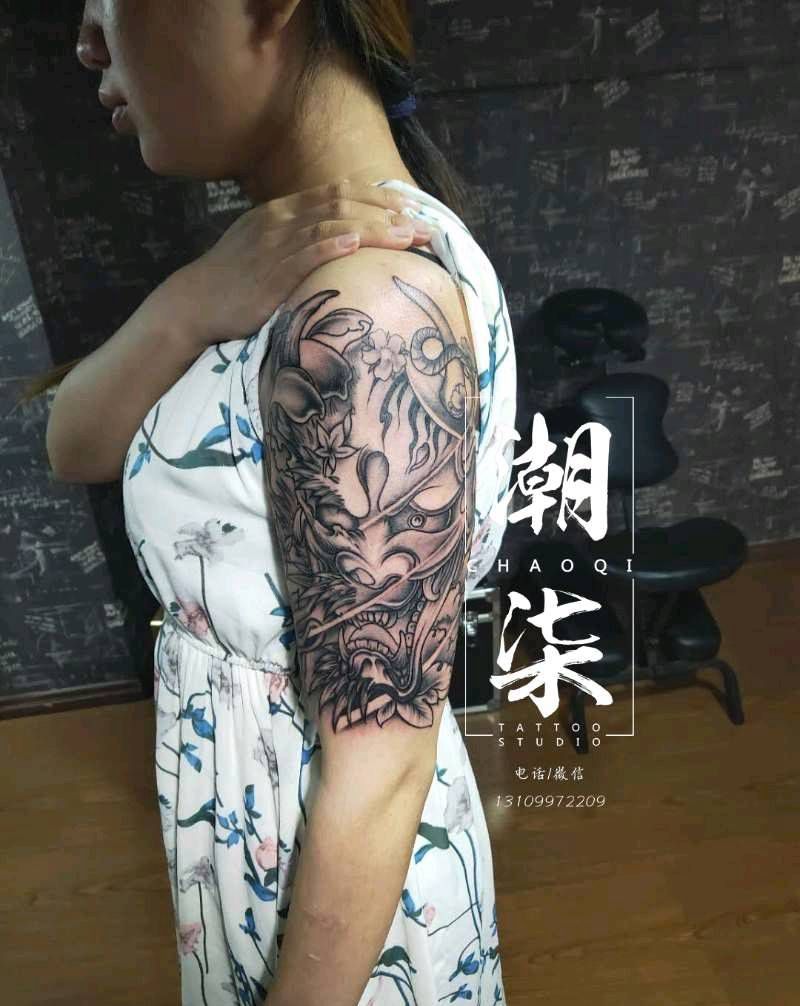 般若与龙纹身图片_手臂新传统纹身图案