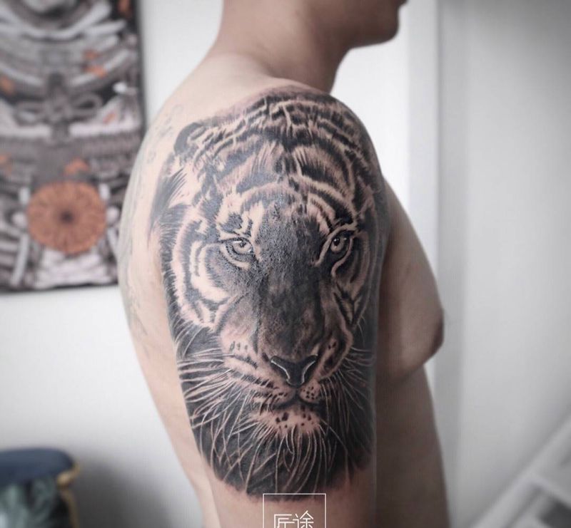 老虎纹身图片_手臂欧美写实老虎纹身图案