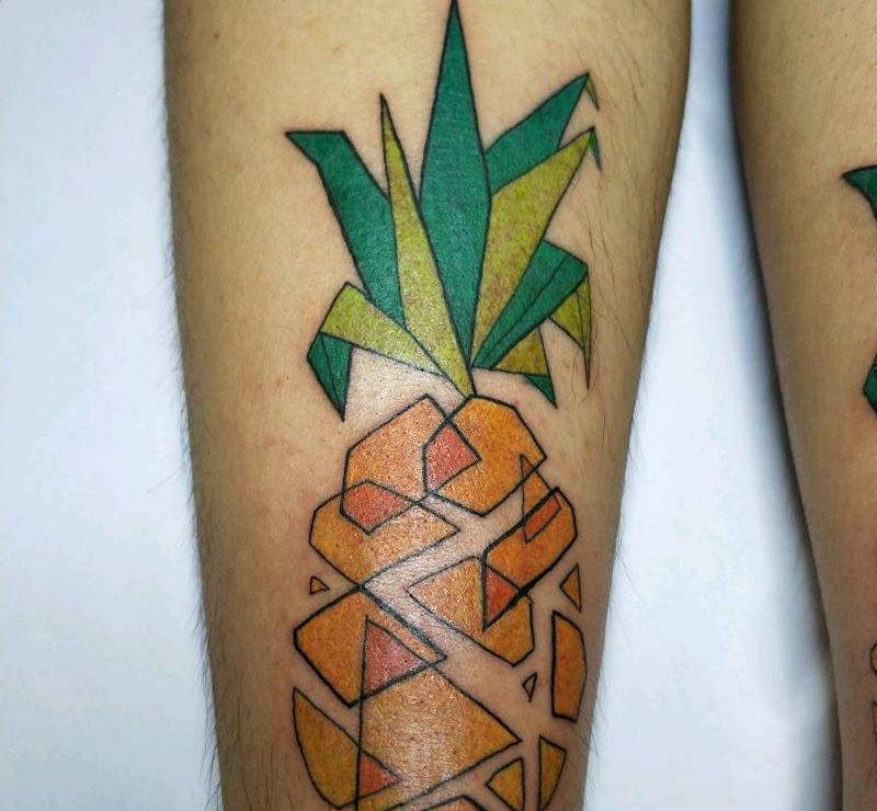 彩色菠萝纹身图片_腿部New School纹身图案