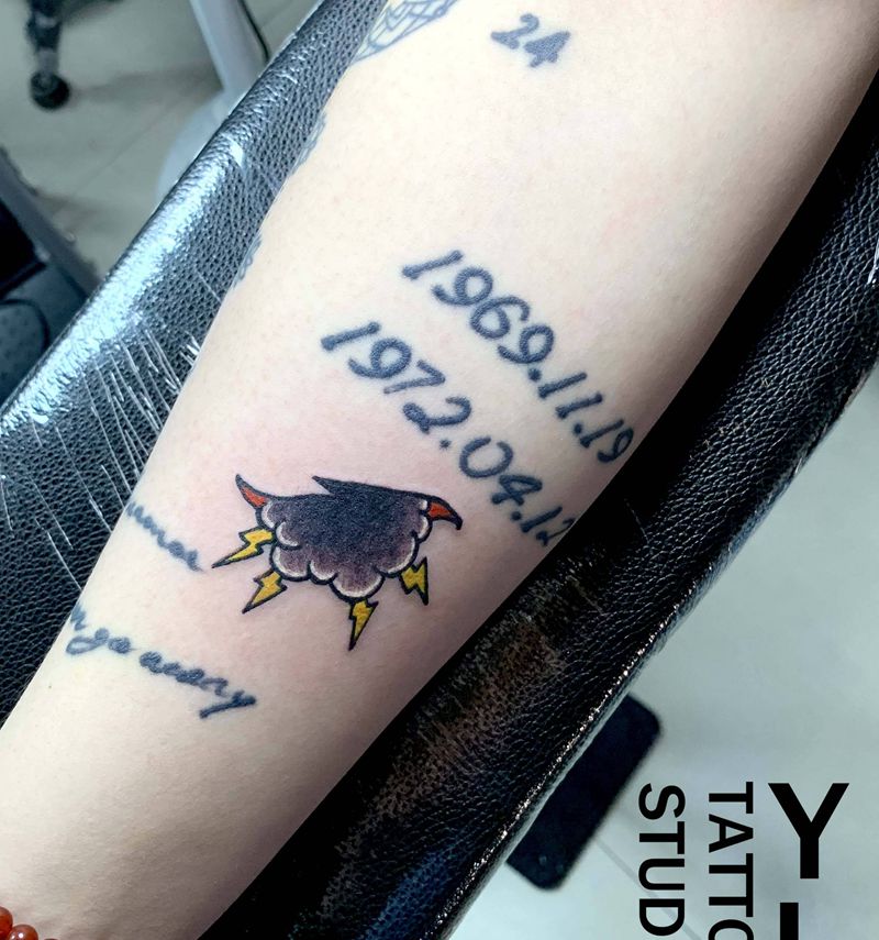 乌云闪电纹身图片_手臂Old School纹身图案