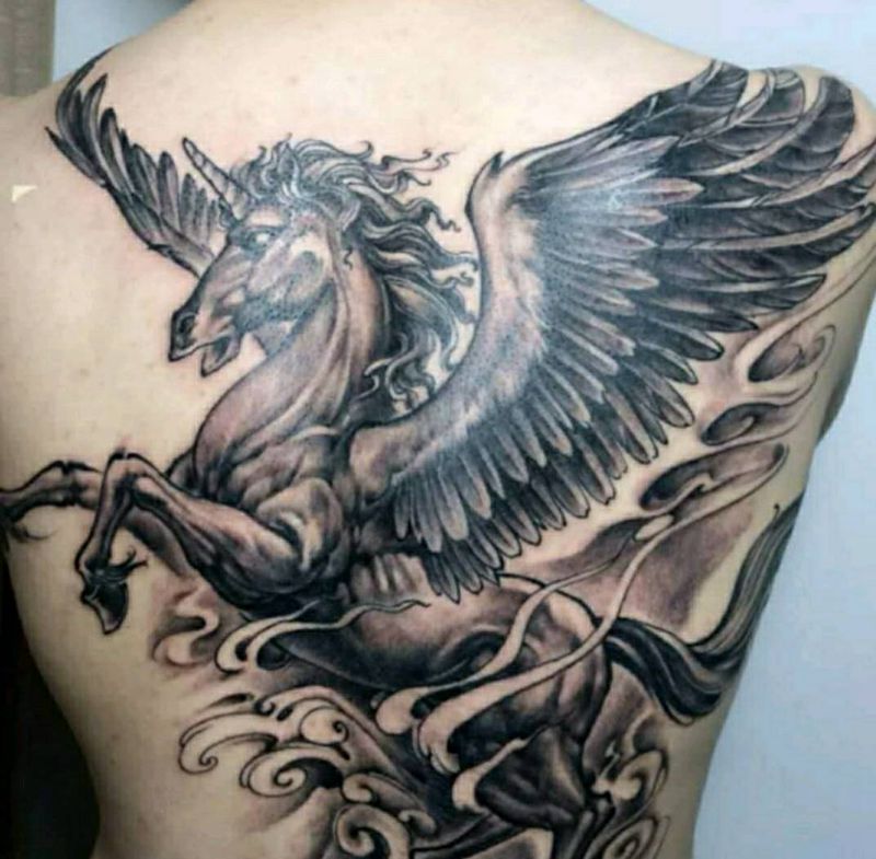 天马行空纹身图片_背部腰部纹身图案