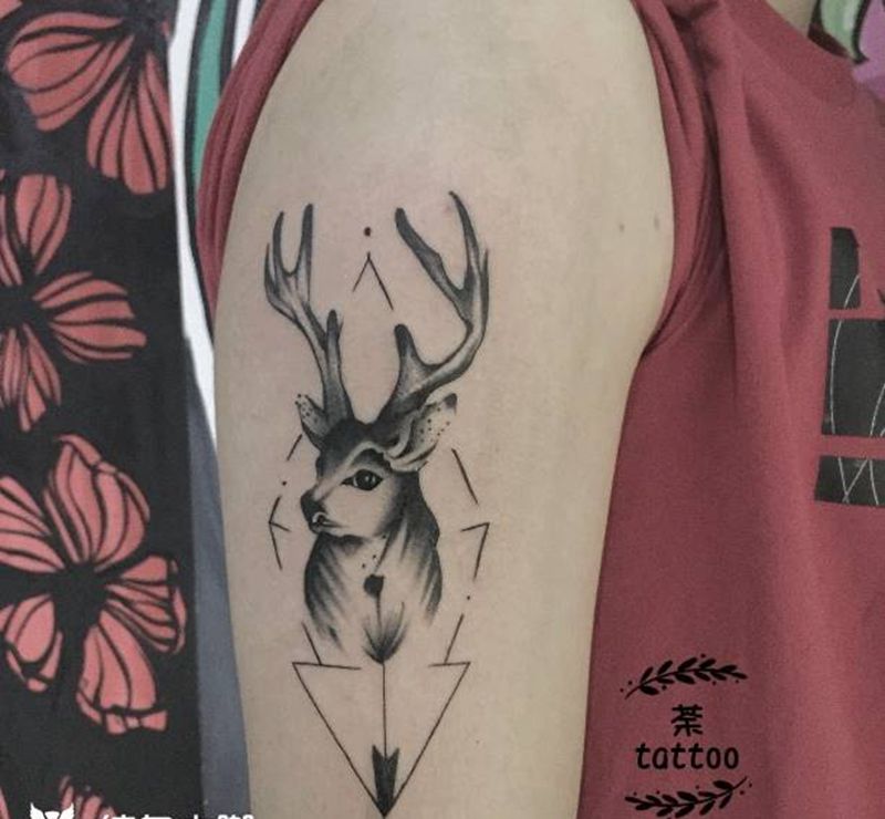 鹿纹身图片_手臂纹身图案