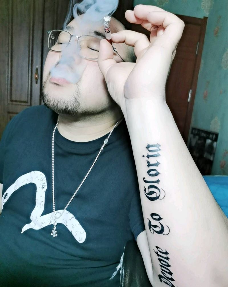 花体字纹身图片_手臂纹身图案