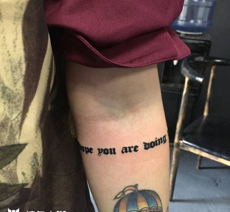 字母纹身图片_手臂纹身图案