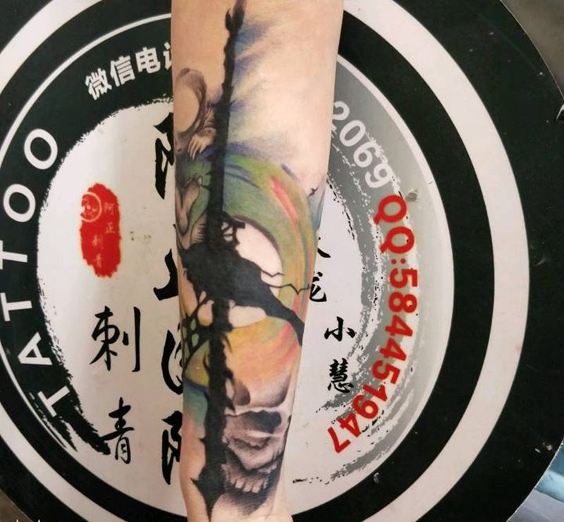 彩色水墨纹身图片_手臂纹身图案
