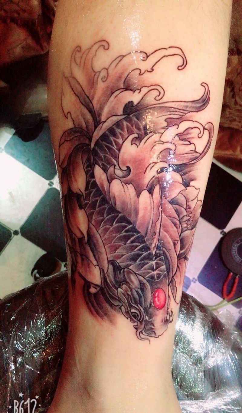 小腿鲤鱼纹身图片