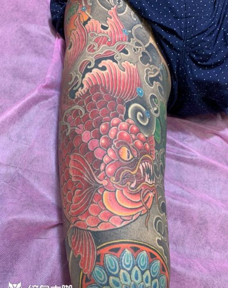 小魚纹身图片_腿部老传统新传统纹身图案