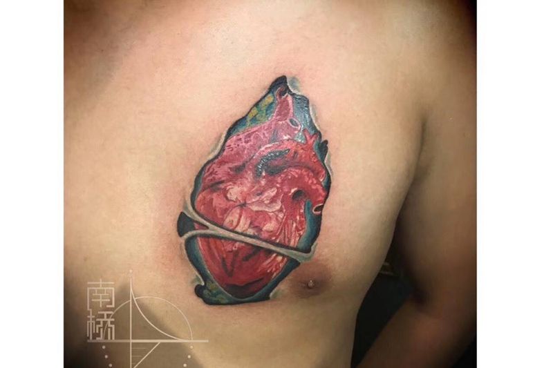 原创心脏纹身图片_原创静物欧美写实胸部成品纹身图案