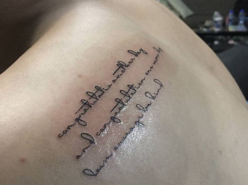 字母纹身图片_肩部背部纹身图案