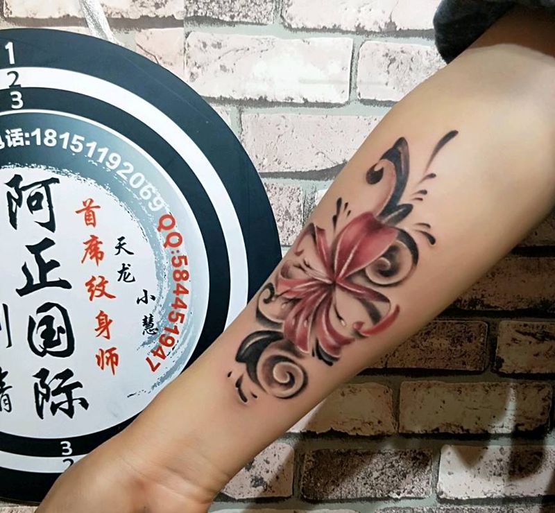 彼岸花纹身图片