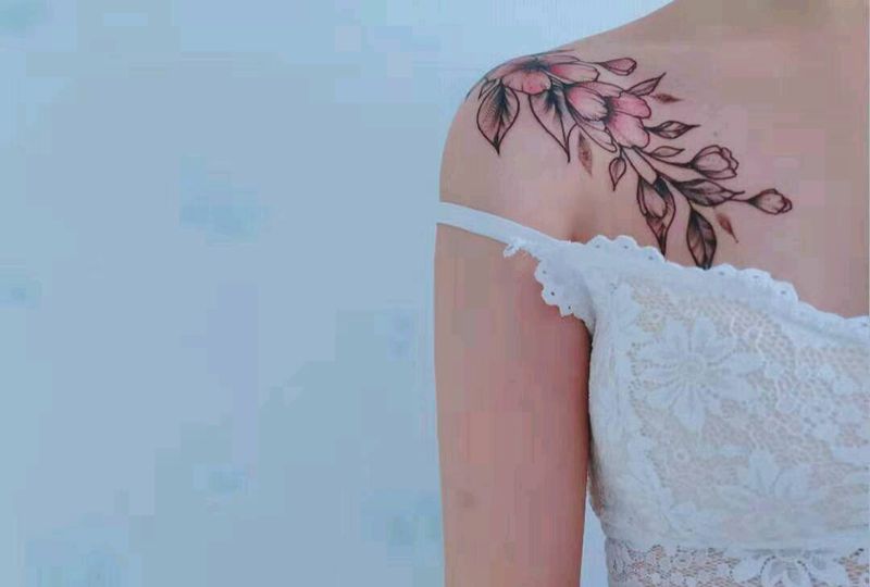 素花纹身图片_肩部纹身图案
