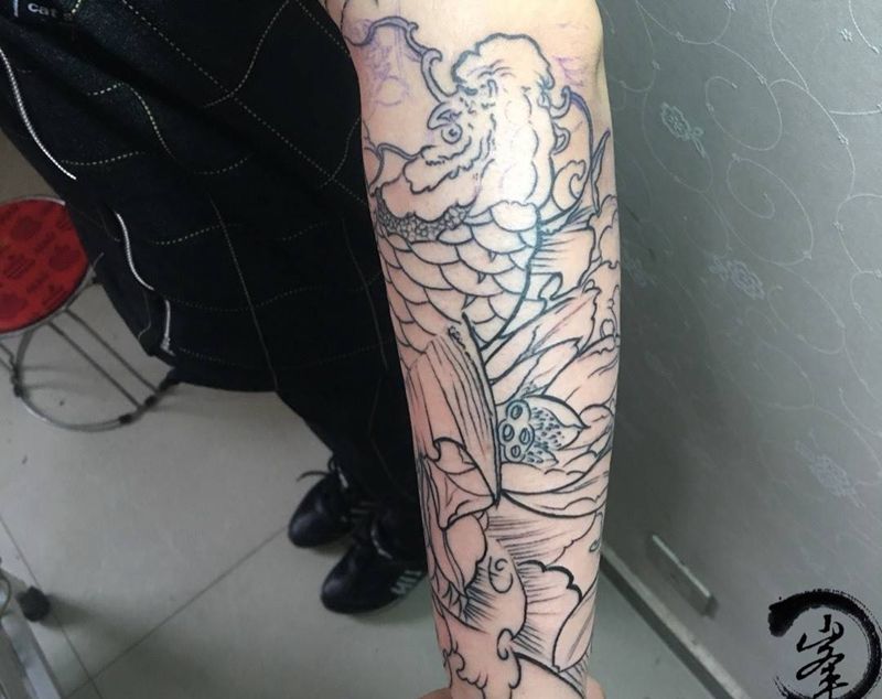 小臂鱼线条纹身图片_传统成品手臂动物纹身图案