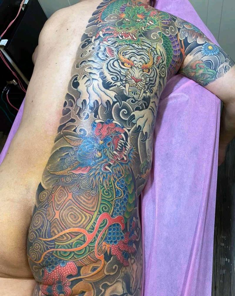 青龍白虎玄武纹身图片_背部臀部老传统新传统纹身图案