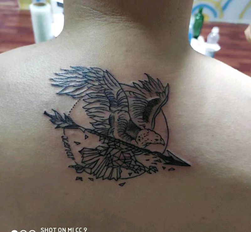 小清新纹身图片_背部几何小清新小小图纹身图案