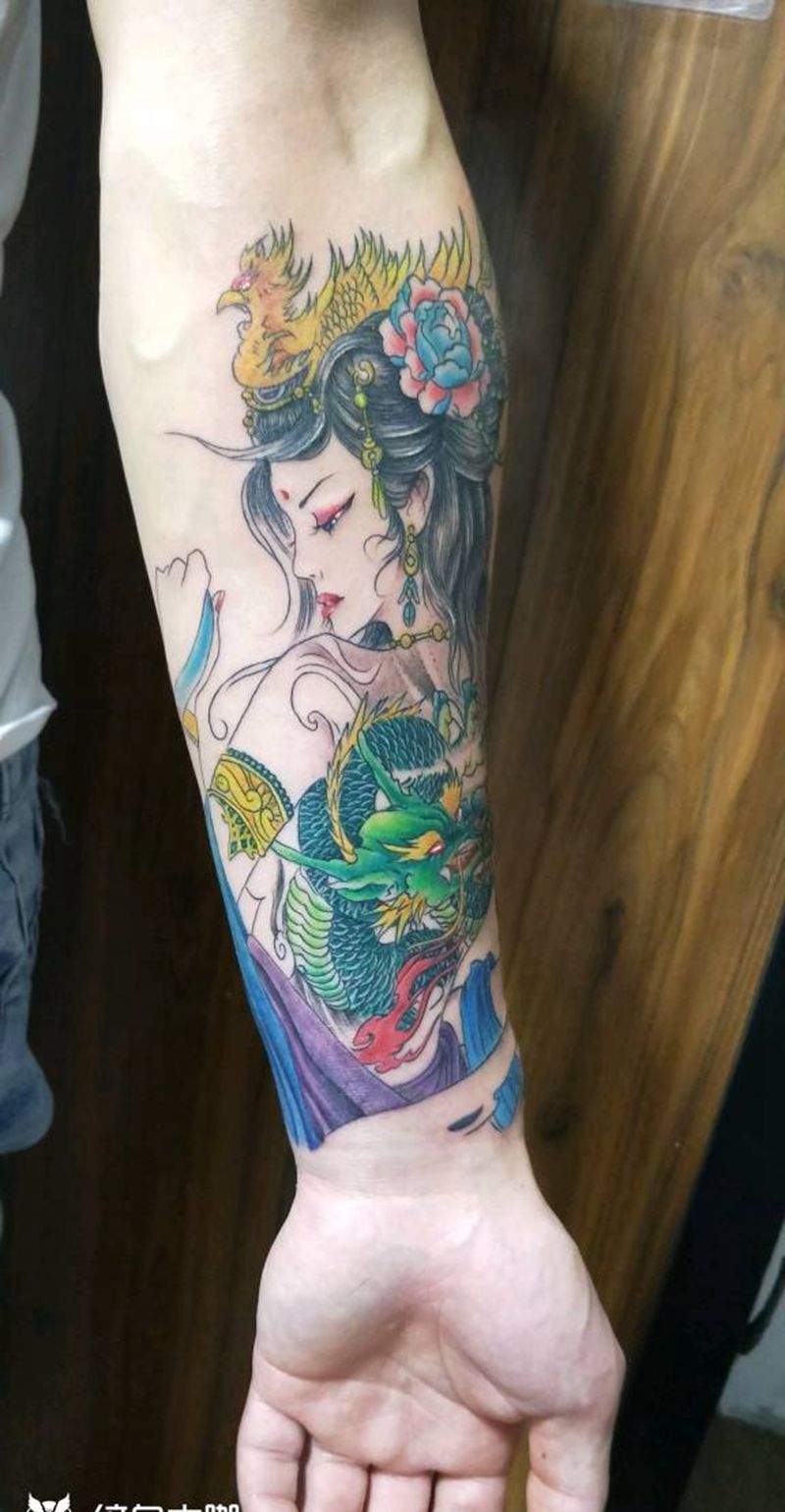 艺伎纹身图片_手部新传统纹身图案