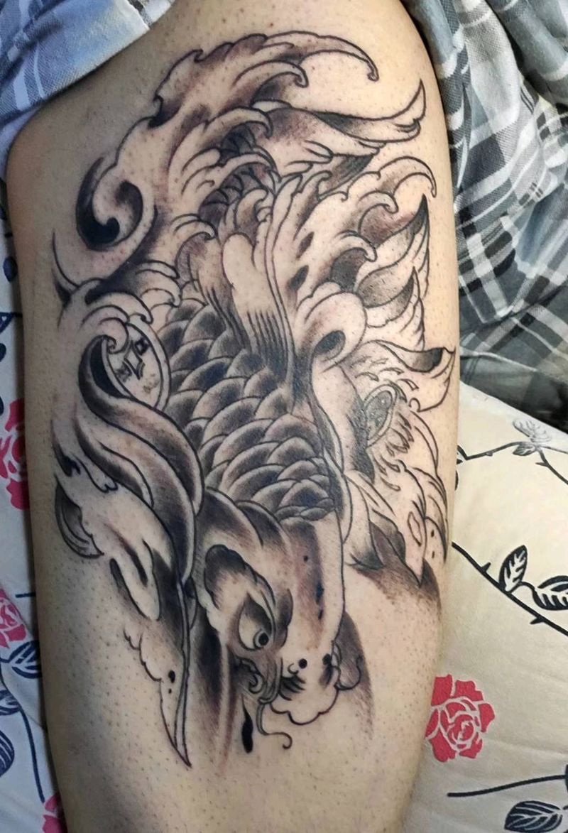 大鱼纹身图片_脚部腿部老传统鱼荷花纹身图案