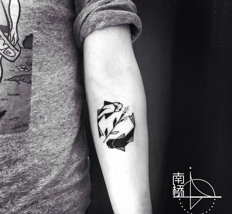 几何双鱼纹身图片_成品手臂清新几何动物纹身图案