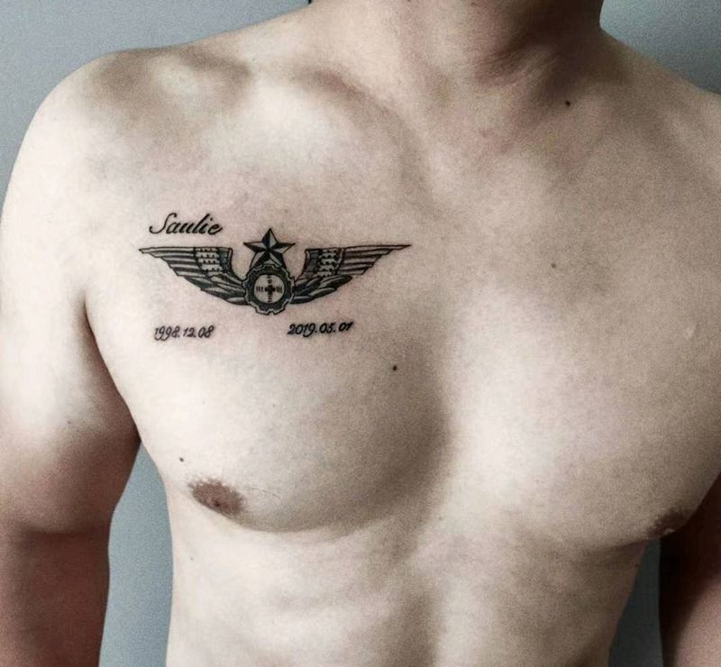 小清新  字母纹身图片_胸部几何勋章军队纹身图案