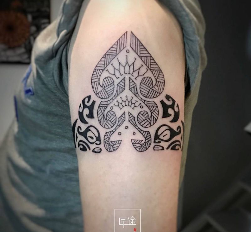 图腾臂环纹身图片_手臂图腾几何纹身图案