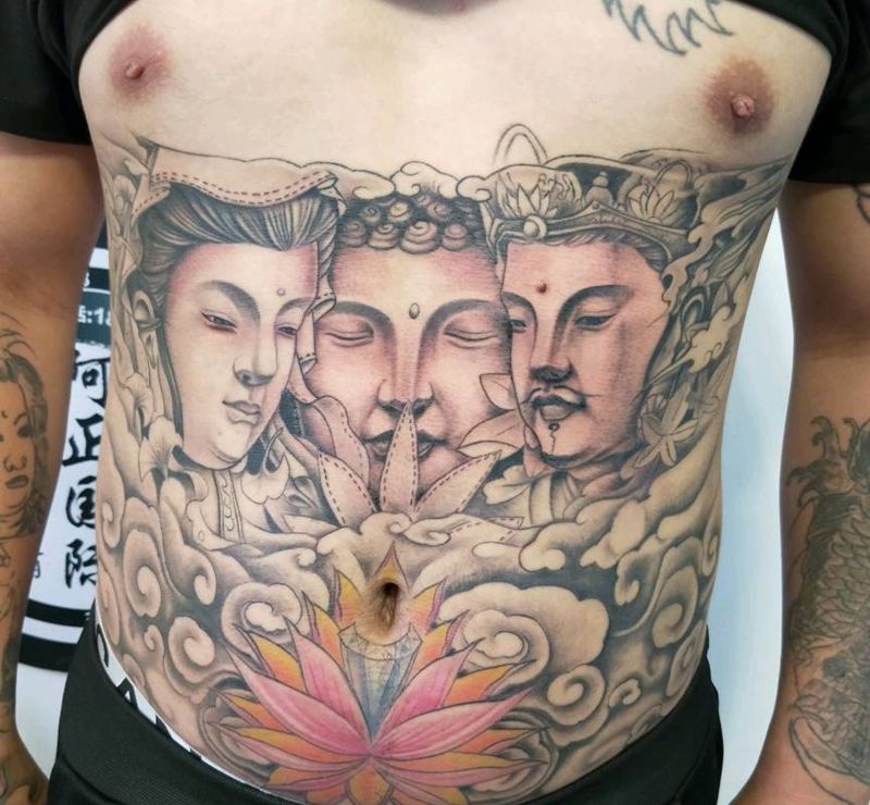 三面佛纹身图片_腹部新传统纹身图案