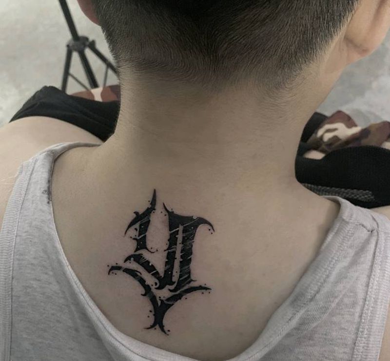 设计字母纹身图片_背部纹身图案