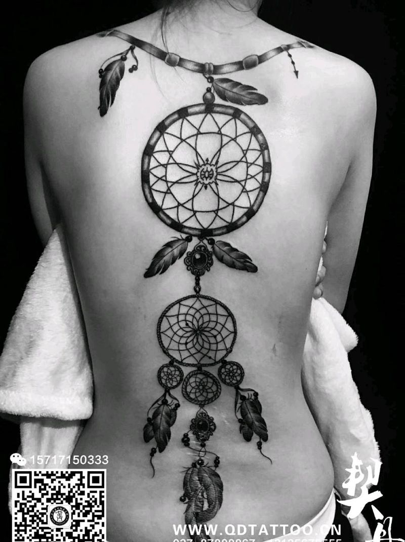 捕梦网纹身纹身图片_背部欧美写实纹身图案