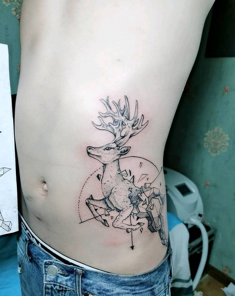 蜕变 破茧纹身图片_腰部点刺几何暗黑纹身图案