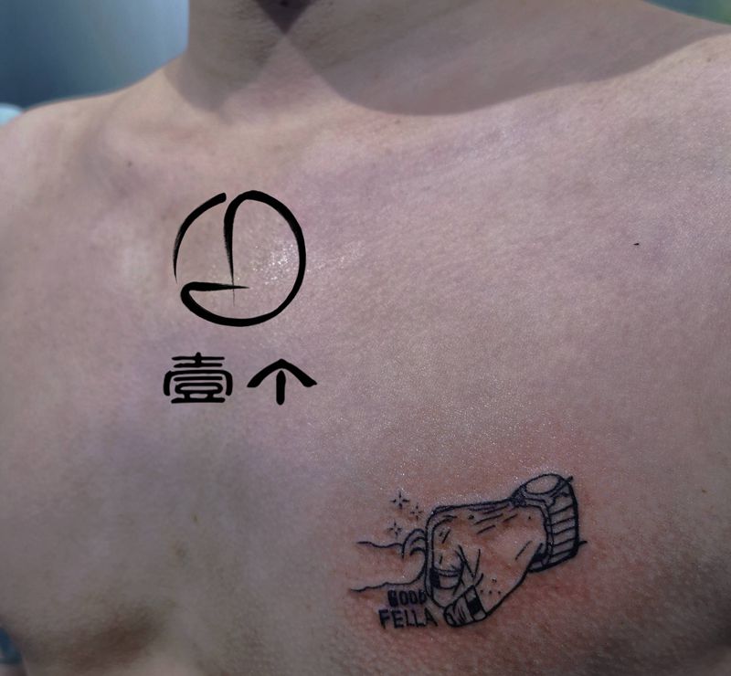 猛男必纹纹身图片_胸部点刺线条纹身图案