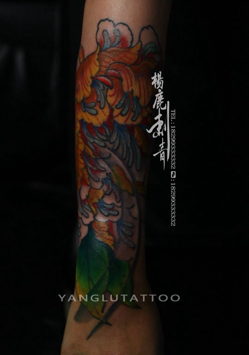 刺给本地一个女纹身师纹身图片