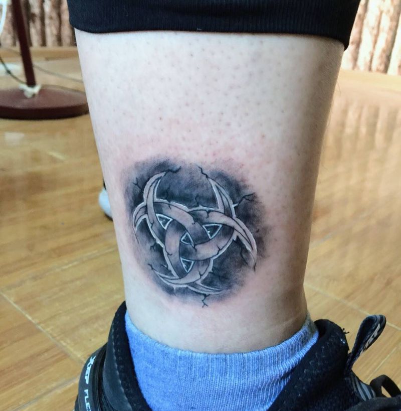 渠纹身图片_成品腿部纹身图案