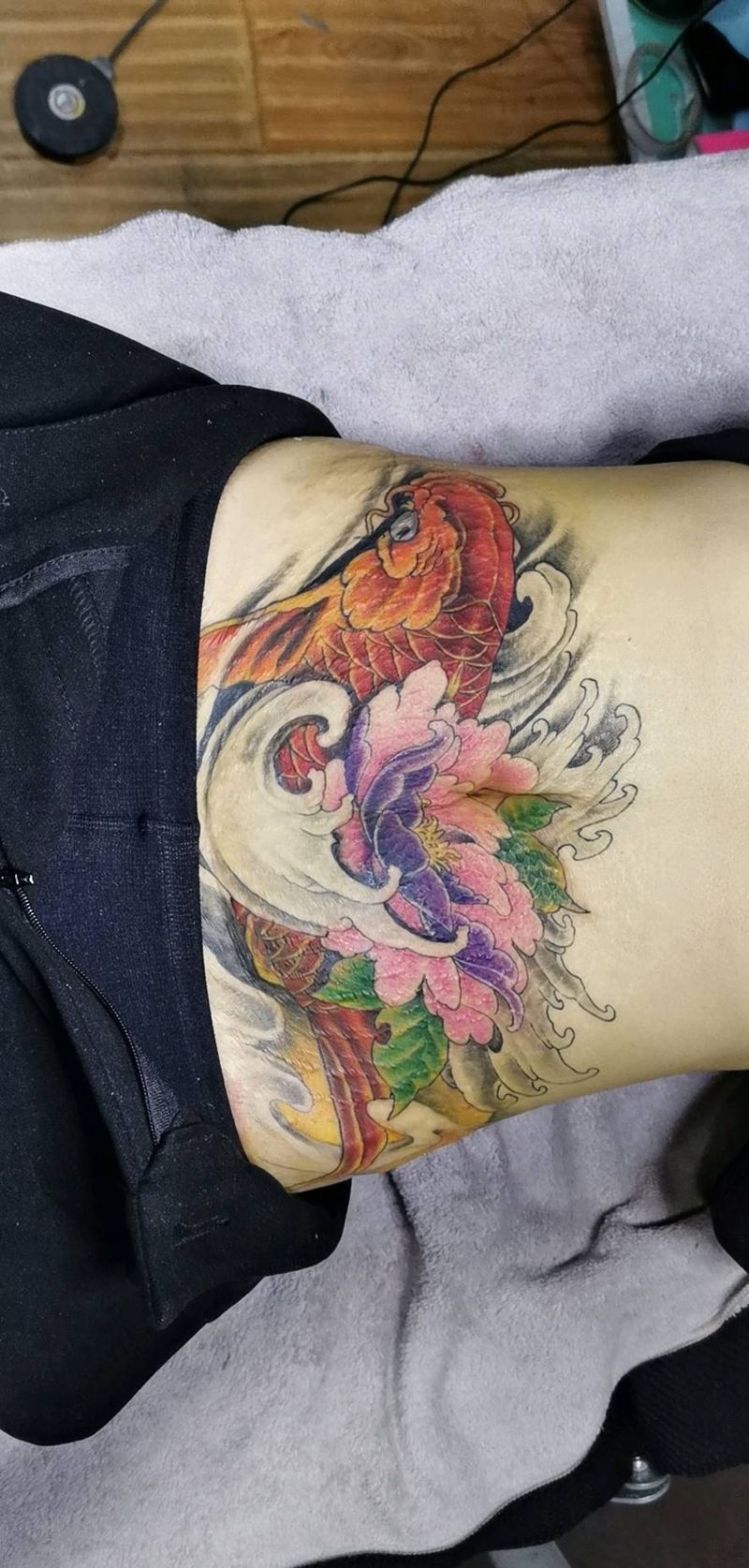 锦鲤纹身图片_腹部纹身图案