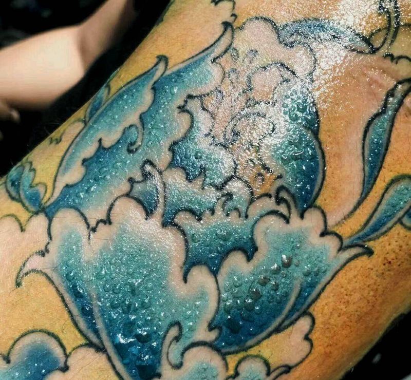 牡丹纹身图片_手臂新传统纹身图案